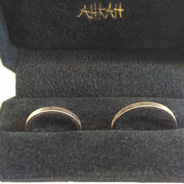 【AHKAH(アーカー)の口コミ】 二人とも指が細いので、細目の指輪を探していていました。普段あまり指輪…