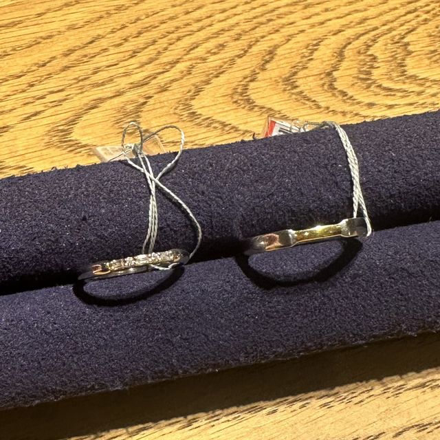 【PORTADA(ポルターダ)の口コミ】 シルバー×ゴールドのデザイン、そして長方形のダイヤと丸いダイヤが…