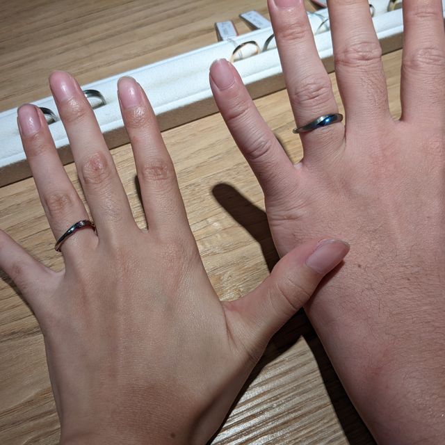 【SORA(ソラ)の口コミ】 金属アレルギーがあるためアレルギーフリーの指輪を探しており、SORAの指…