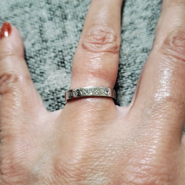 【ティファニー(Tiffany & Co.)の口コミ】 TIFFANY&CO.のOの部分にダイヤモンドが入っててこちらを購入いたしま…