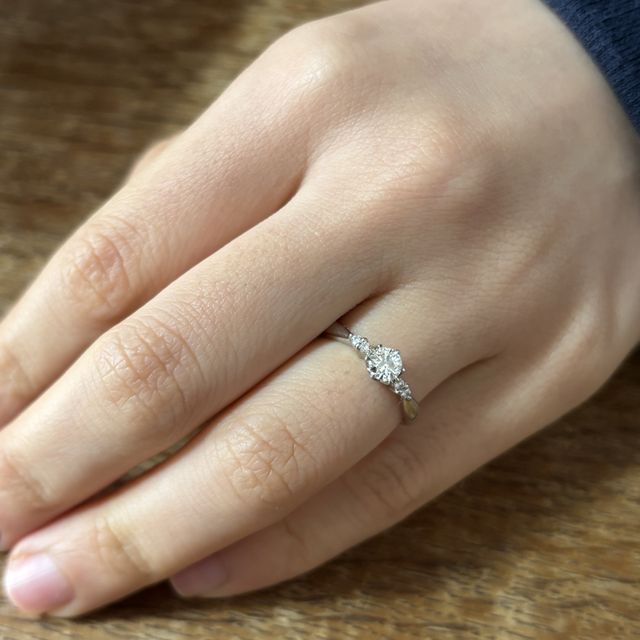 【William-LennyDiamond(ウィリアム・レニー・ダイヤモンド)の口コミ】 従来のダイヤモンドよりも輝きが強く、サイドのダイヤモンドとのバランス…