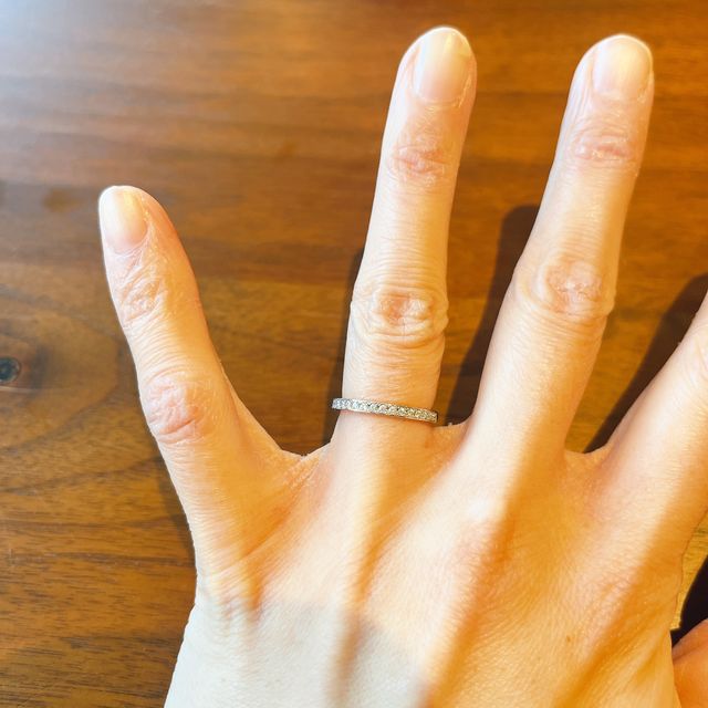 【銀座ダイヤモンドシライシの口コミ】 ハーフエタニティの指輪のため、ダイヤがたくさん使われています。指輪を…