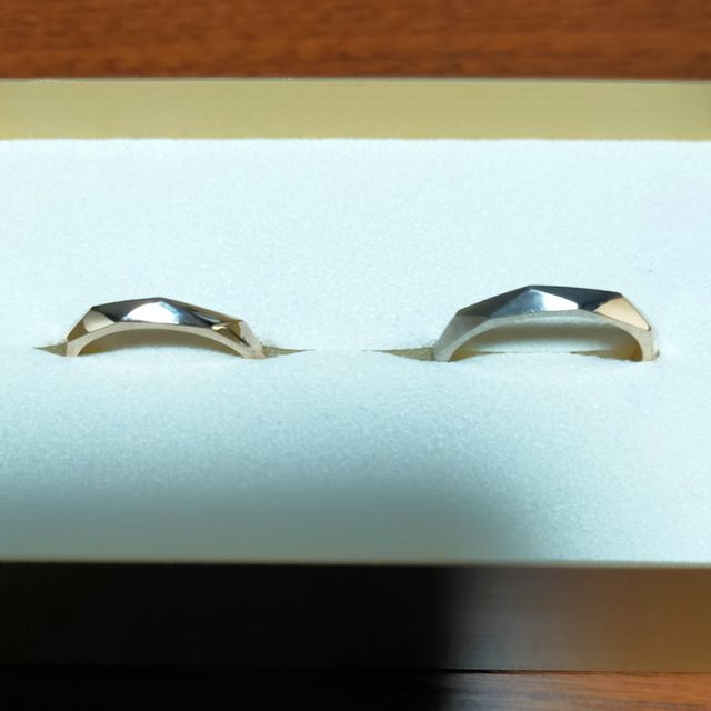 【CRAFY(クラフィ)の口コミ】 デザインはある程度考えていましたが、サンプルをみて、ピンクゴールドと…