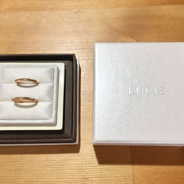【LUCIE(ルシエ)の口コミ】 デザインが自分達で選べた事が良かったです。
希望する色味や価格帯、ダイ…