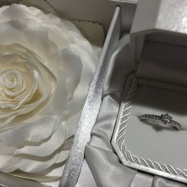 【4℃ BRIDAL(ヨンドシーブライダル)の口コミ】 ペアリングからずっと、4°Cの指輪を購入しており「婚約指輪も4°C…