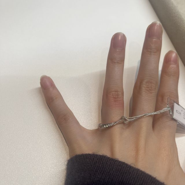 【BRILLIANCE+(ブリリアンスプラス)の口コミ】 ストレートタイプですがひねりが加えられている特徴的なデザインがすごく…