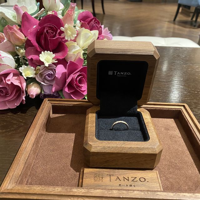 【TANZO.(鍛造指輪)の口コミ】 好きなデザインで指輪を作れるのが良かったです。
他の指輪も見に行きまし…