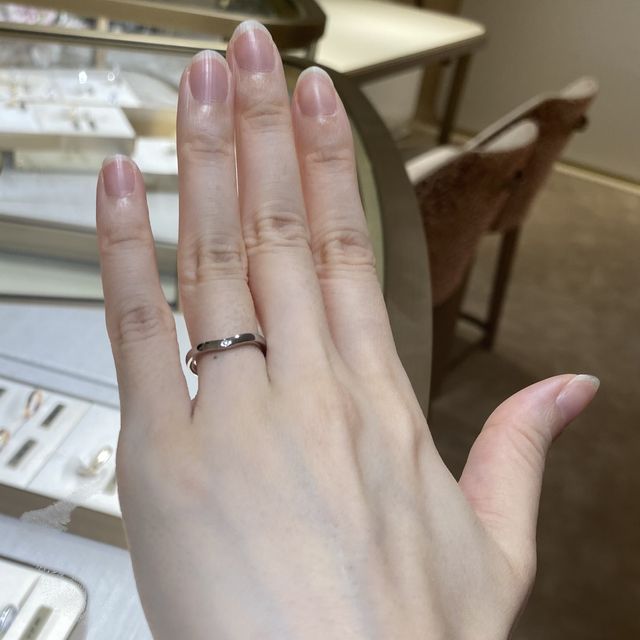 【カルティエ(Cartier)の口コミ】 ダイヤモンドがついていて、指輪の表面と裏面でデザインが違うので2種類の…