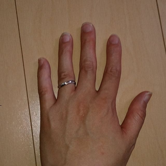 【銀座ダイヤモンドシライシの口コミ】 この指輪の決めては変わった形をしていたところに惹かれました。またダイ…