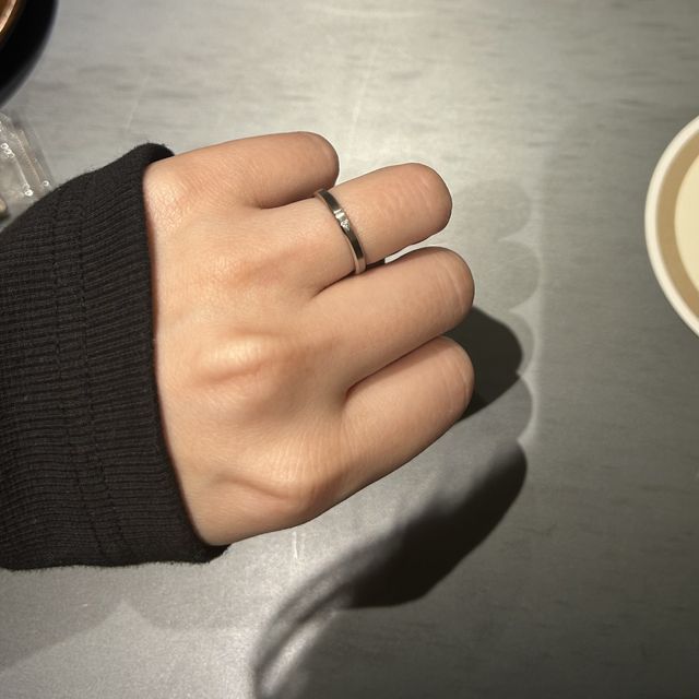 【出雲結(いずもゆい)の口コミ】 指輪のデザインも、とてもシンプルかつワンポイントのダイヤモンドがもの…