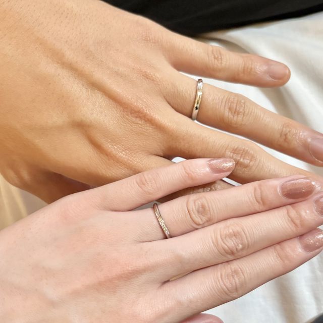 【アイプリモ(I-PRIMO)の口コミ】 指が綺麗に見える上品なデザインです。
付け心地もよく、指に馴染みます。…