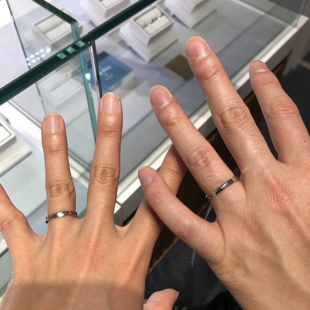 【BONDS(ボンズ)の口コミ】 プラチナの指輪で価格を抑えたものを探していました。どちらかというと平…