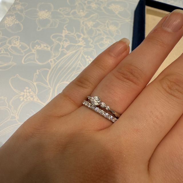 【ヴァンドーム青山(VENDOME AOYAMA)の口コミ】 元々の希望で5つのダイヤモンドが乗った指輪を探していました。
一目でこ…