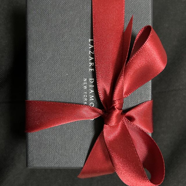 【ラザール ダイヤモンド(LAZARE DIAMOND)の口コミ】 初めは何も付いていないシンプルなものを買おうと色々店舗を回りましたが…