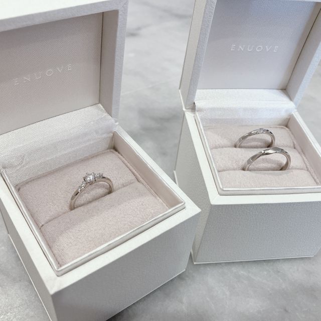 【ENUOVE(イノーヴェ)の口コミ】 ウェーブのデザインかつ重ね付けしたときに婚約指輪と結婚指輪がピタッと…