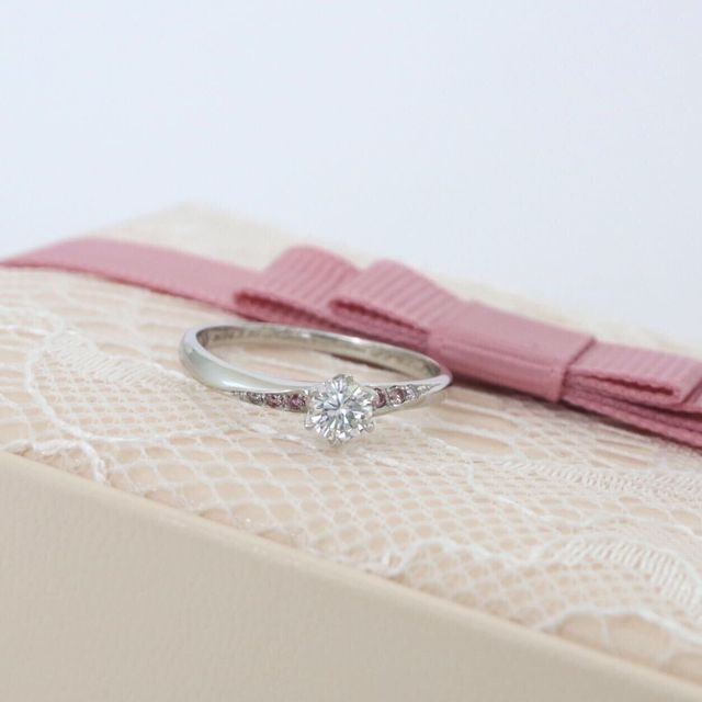 【LEGAN(レガン)の口コミ】 ピンクダイヤモンドを選びました。とても綺麗で一緒に買いに行った際彼女…