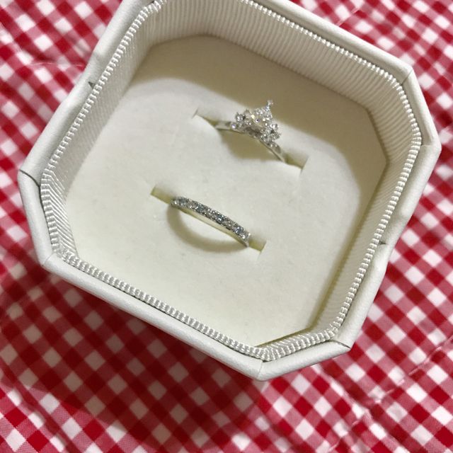 【4℃ BRIDAL(ヨンドシーブライダル)の口コミ】 どんなデザインの婚約指輪が欲しいか聞かれて、ネットで調べていてこちら…