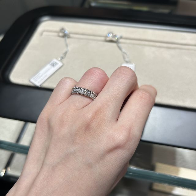 【ヴァン クリーフ＆アーペル(Van Cleef & Arpels)の口コミ】 シンプルだけど華やかで手元がパッと明るくなるデザインです。ヴァンクリ…