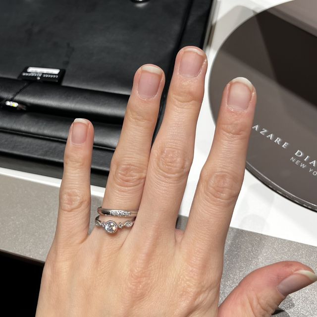 【ラザール ダイヤモンド(LAZARE DIAMOND)の口コミ】 マット加工のものも見てみたいねと話していたので、マットもグロスも楽し…