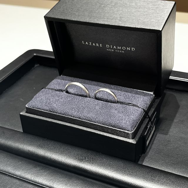 【ラザール ダイヤモンド(LAZARE DIAMOND)の口コミ】 マット加工のものも見てみたいねと話していたので、マットもグロスも楽し…