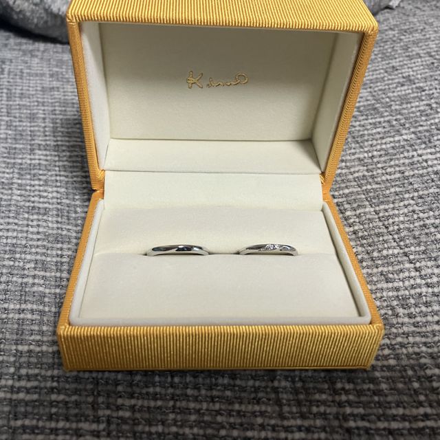 【ケイウノ ブライダル(K.UNO BRIDAL)の口コミ】 デザイナーさんとその場でふたりの馴れ初めなどを話しながら、何個もデザ…