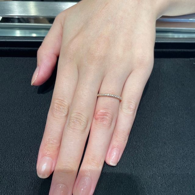 【ティファニー(Tiffany & Co.)の口コミ】 イエローゴールドのハーフエタニティの指輪を探していました。ティファニ…