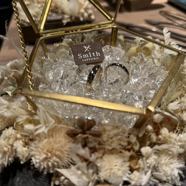 【Smith(工房スミス)札幌店の口コミ】 smith札幌店おすすすめの指輪にしました。
色、形、デザインもこだわり、…