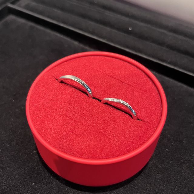 【AFFLUX(アフラックス)の口コミ】 デザイナーさんにデザインを書いていただき、とっても満足できる指輪です…