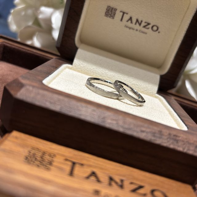 【TANZO.(鍛造指輪)の口コミ】 デザインを自由に決めることができます。
指輪を入れる箱が木でかわいいで…