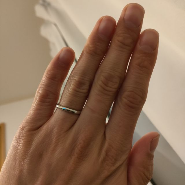 【ケイウノ ブライダル(K.UNO BRIDAL)の口コミ】 シンプルで着け心地の良いデザイン。ワンポイントで「笑窪」をイメージし…