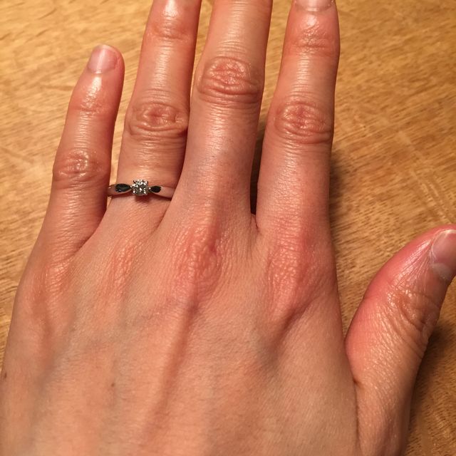 【ティファニー(Tiffany & Co.)の口コミ】 繊細なダイヤモンドが上品だったこと、ダイヤモンドを取り囲む線も女性ら…