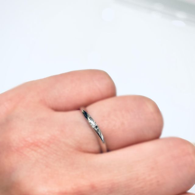 【1122 iifuufu bridal(いい夫婦ブライダル)の口コミ】 手頃な値段でシンプルなデザインが多くい。内側にイニシャルなどを入れる…