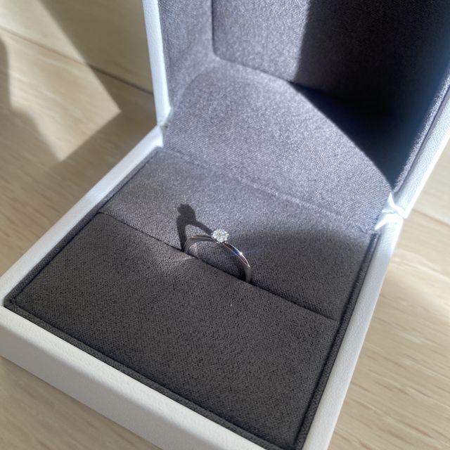 【トリニティ(Trinity)の口コミ】 特に素材など細かいところは気にしてはいませんでしたが、
ダイヤが真ん中…