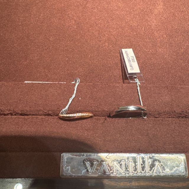 【Love Bond(ラブボンド)の口コミ】 デザインが素晴らしい。ダイヤも多めでどこからでもウェーブが見えて綺麗…