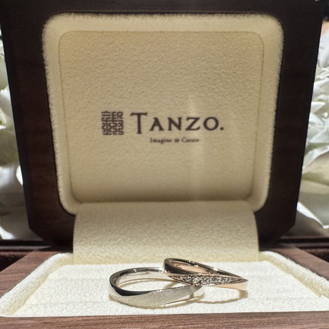 【TANZO.(鍛造指輪)の口コミ】 S字カーブ、荒目マット、面取りを揃えてペア間が出るようにして頂きました…