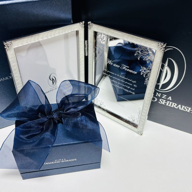 【銀座ダイヤモンドシライシの口コミ】 ダイヤモンドの輝きが凄く綺麗で、
光にあてるとキラキラ光ります！
ダイ…