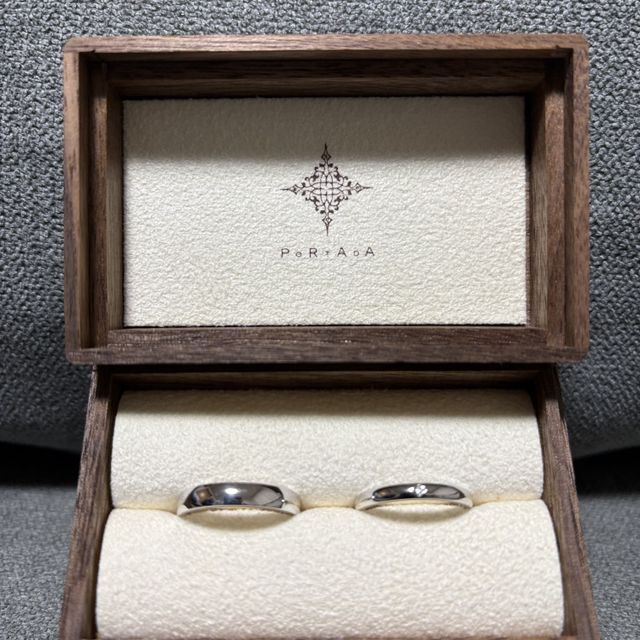 【PORTADA(ポルターダ)の口コミ】 女性用はダイヤが中に埋め込まれています。仕事中に傷つけてしまう心配が…