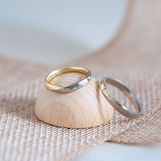 【Cayof(カヨフ)の口コミ】 ストレートではなくねじれにして、ピカピカの鏡面とブラシマットの質感の…