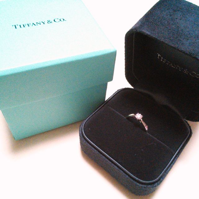 【ティファニー(Tiffany & Co.)の口コミ】 エンゲージリングといえば、ティファニーがいいなと幼い頃から憧れのあっ…