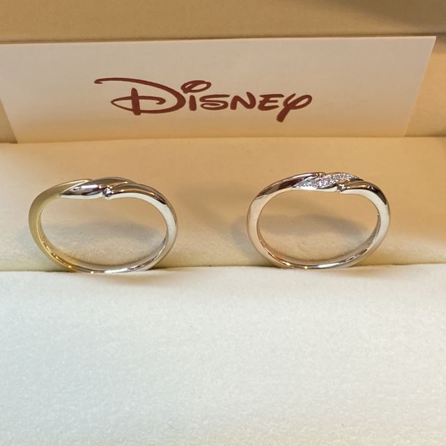 【ケイウノ ブライダル(K.UNO BRIDAL)の口コミ】 ディズニーが好きで裏に好きなキャラクターの刻印を入れることができて嬉…