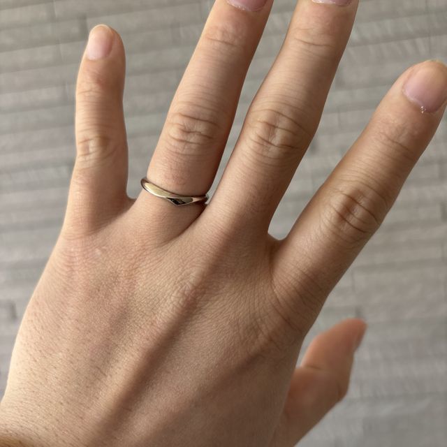 【ケイウノ ブライダル(K.UNO BRIDAL)の口コミ】 シンプルでどの服装にもあいます。また、シンプルではありますがリングに…