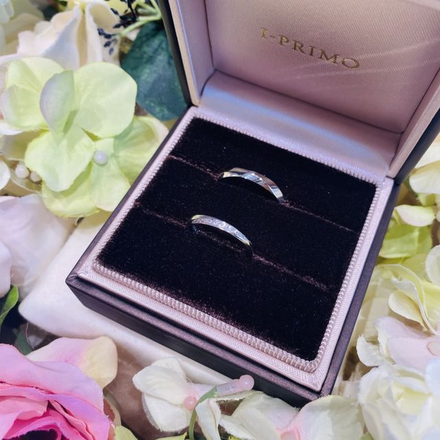 【アイプリモ(I-PRIMO)の口コミ】 この指輪は180度ぐるっと斜めにダイヤが付いているので正面からだけでなく…