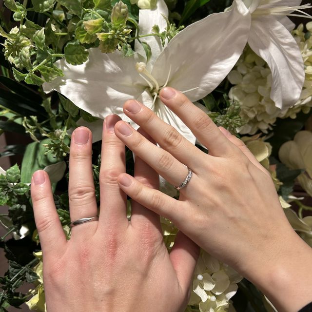 【TANZO.(鍛造指輪)の口コミ】 ダイヤモンドとスターダスト加工が入っていて可愛いです。細かい号数や、…