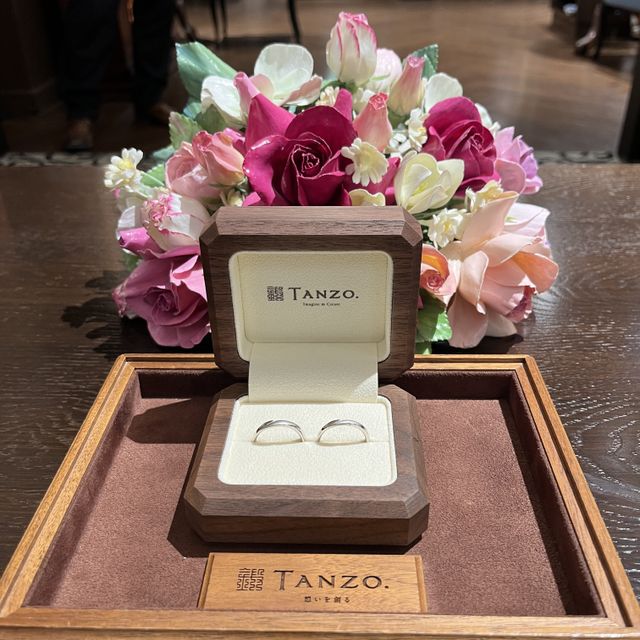 【TANZO.(鍛造指輪)の口コミ】 ニコっと笑った口角をイメージした夫婦お揃いデザインをフルオーダーしま…