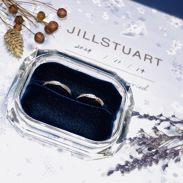 【ヴァンドーム青山(VENDOME AOYAMA)の口コミ】 わたしの方の指輪のデザインは、カーブと細やかなダイヤモンドがとても映…