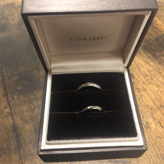 【アイプリモ(I-PRIMO)の口コミ】 シンプルでオシャレなウェーブラインの指輪は指がシュッとしてみえます。…