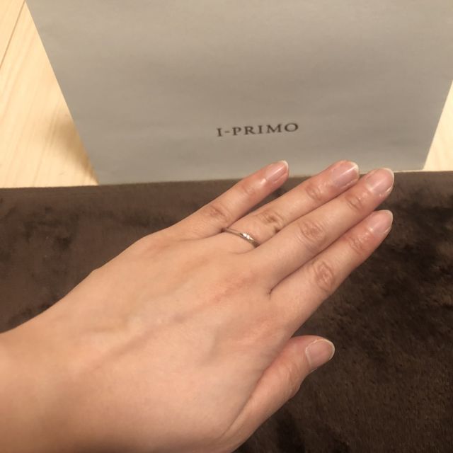 【アイプリモ(I-PRIMO)の口コミ】 シンプルでオシャレなウェーブラインの指輪は指がシュッとしてみえます。…