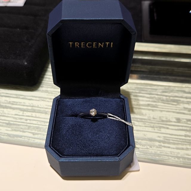 【TRECENTI(トレセンテ)の口コミ】 シンプルなデザインですが、ダイヤモンドの大きさが実際より大きく見える…