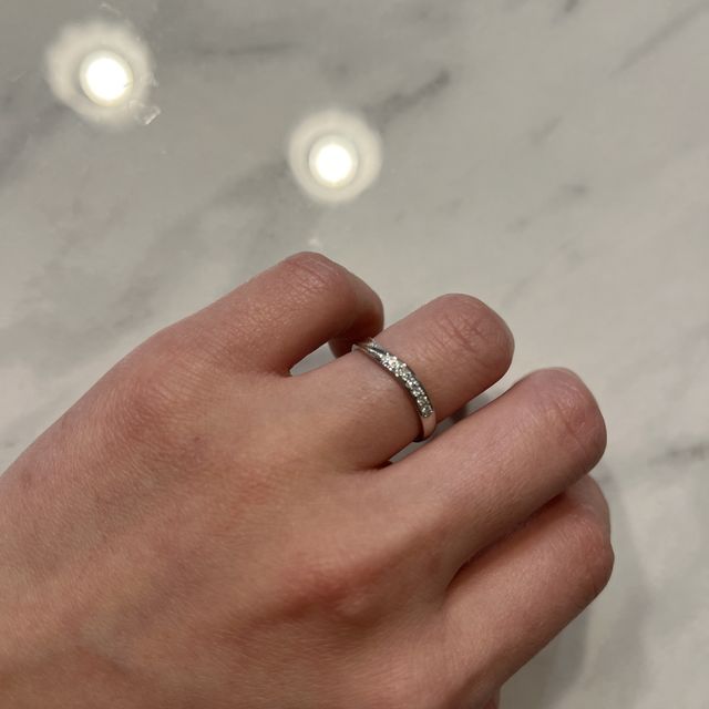 【BONDS(ボンズ)の口コミ】 ダイヤモンドがついていて、
細身でウェーブの形の結婚指輪を探していまし…