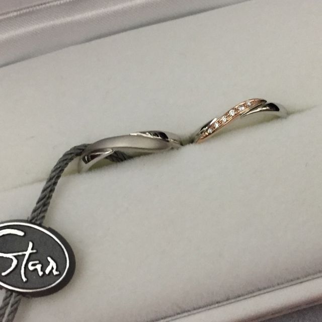 【STAR JEWELRY(スタージュエリー)の口コミ】 ふたつを合わせるとデザイン部分がハートになる、意味のこもったものだっ…